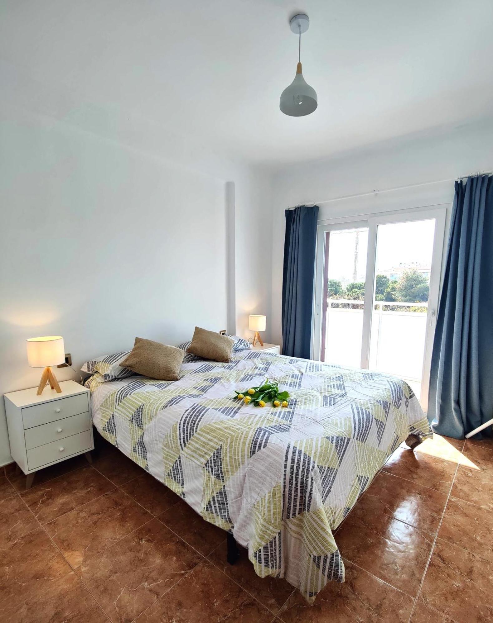 Sunny Flat With Balcony And Sea Views Apartman Cambrils Kültér fotó