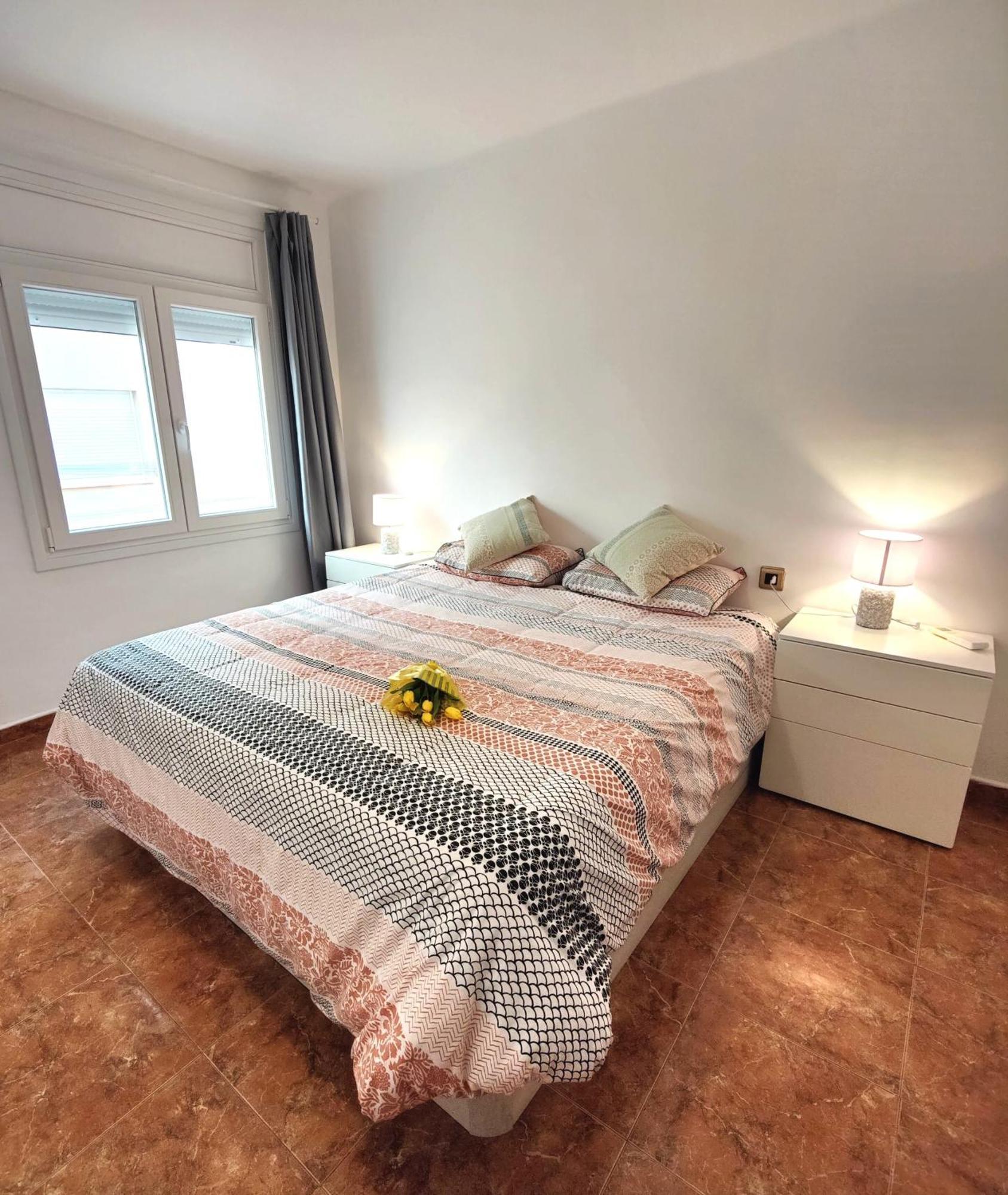 Sunny Flat With Balcony And Sea Views Apartman Cambrils Kültér fotó
