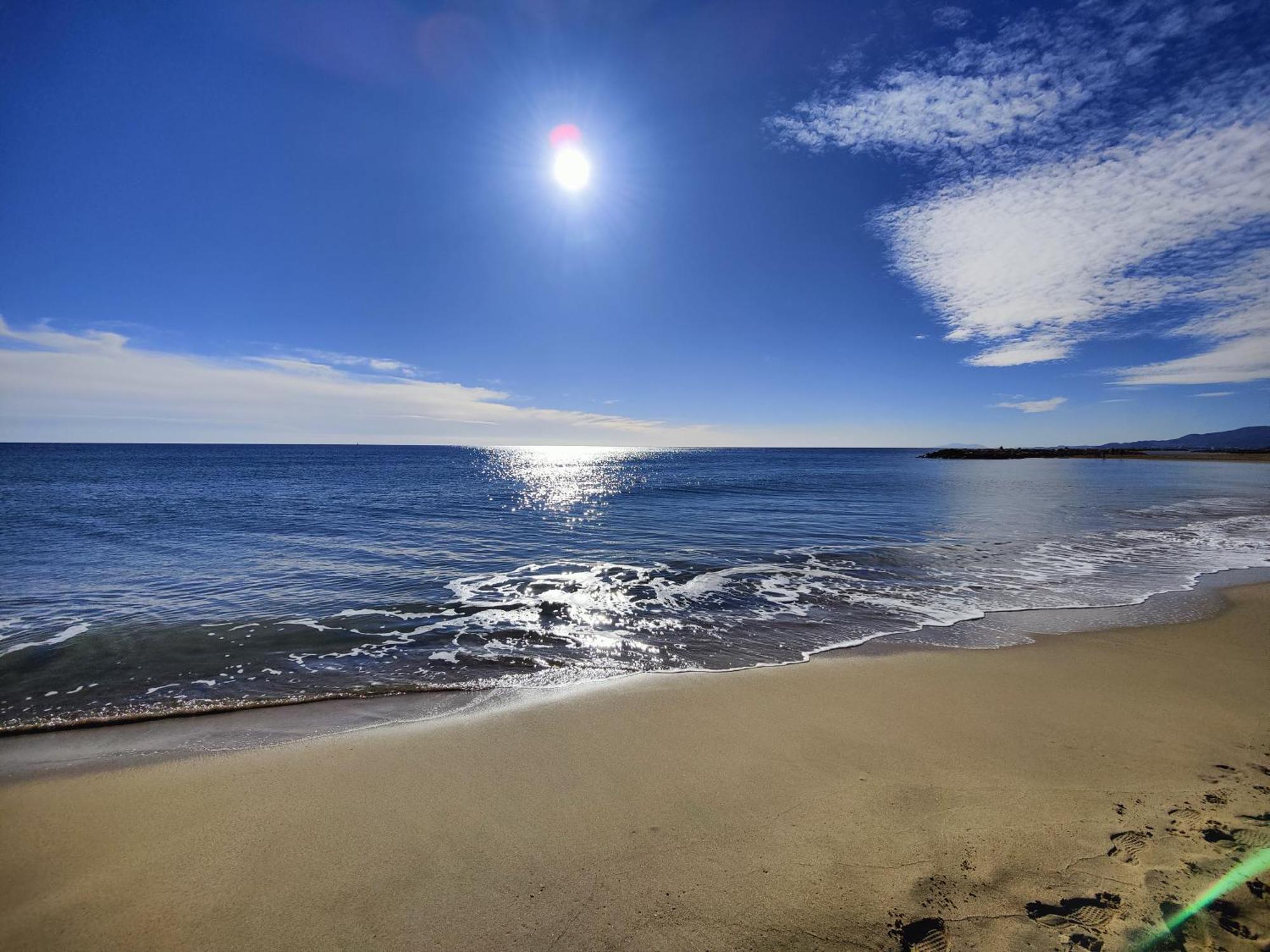 Sunny Flat With Balcony And Sea Views Apartman Cambrils Kültér fotó